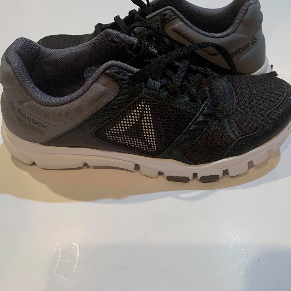 Barely Worn Reebok Tennis Shoes Sneakers